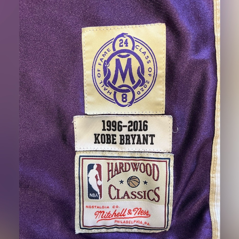 Kobe Bryant Los Angeles Lakers Authentic Mitchell & Ness Jersey, Hall of Fame - Picture 4 of 10